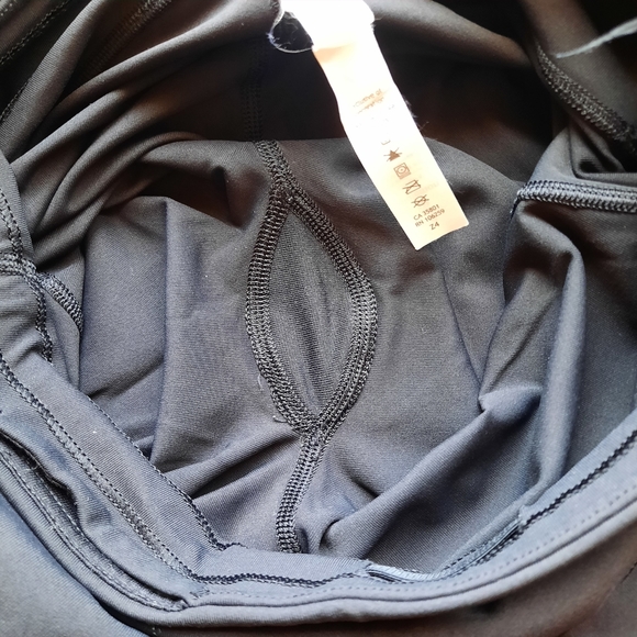 Lululemon track & train black short size "4" - Picture 8 of 14